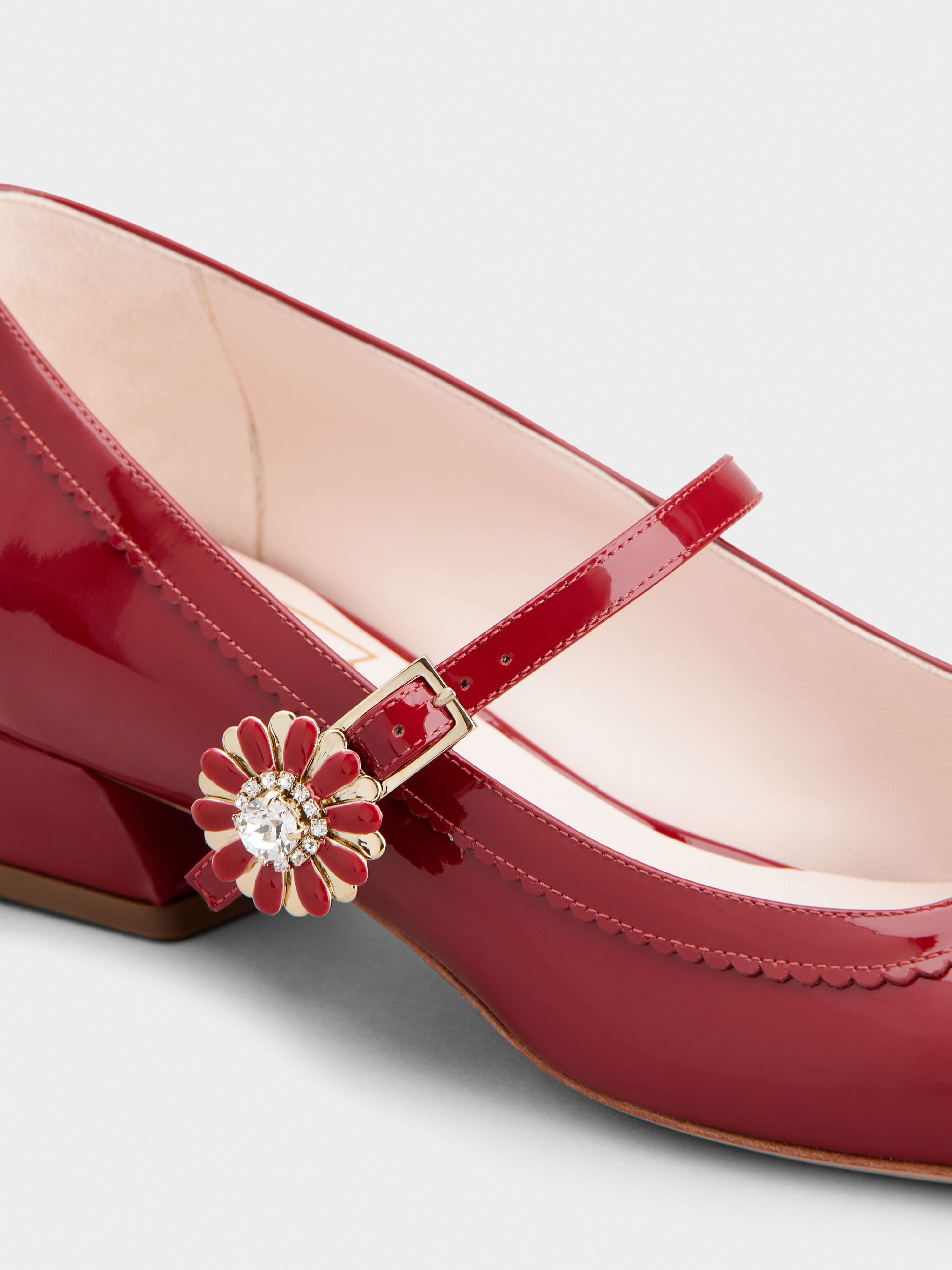 Tres Vivier Mary Janes in patent leather Red Woman RVW54041600D1P40R406 Roger Vivier